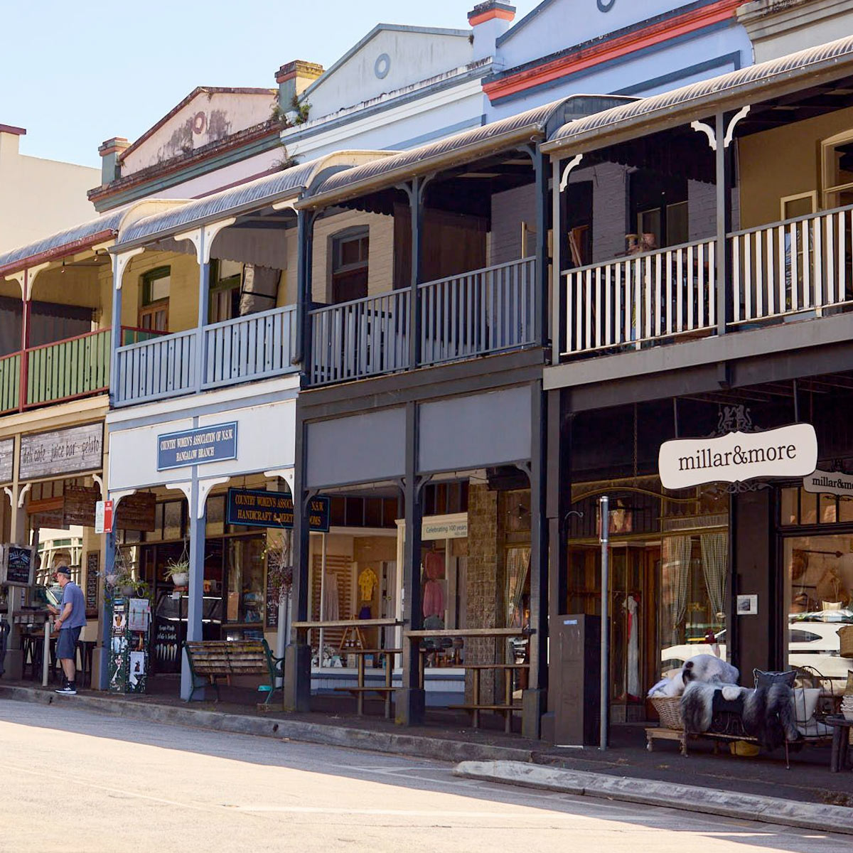 Bangalow township streetscape near Byron Bay with heritage buildings, cafes, and boutiques in the Byron Bay hinterland