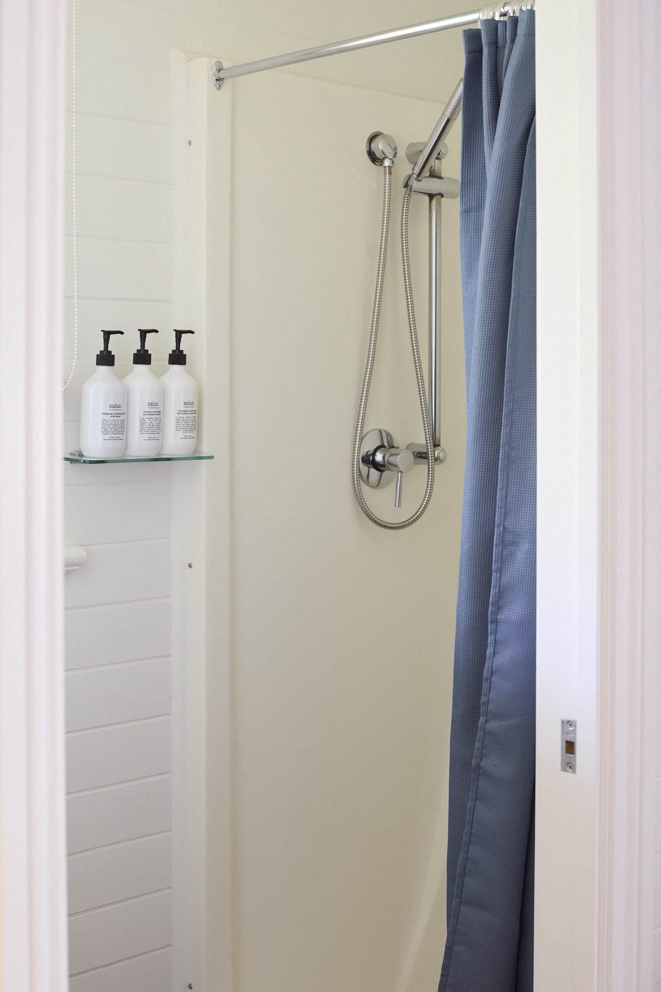Joseph Snow Suite private ensuite bathroom within the heritage Bangalow Guesthouse